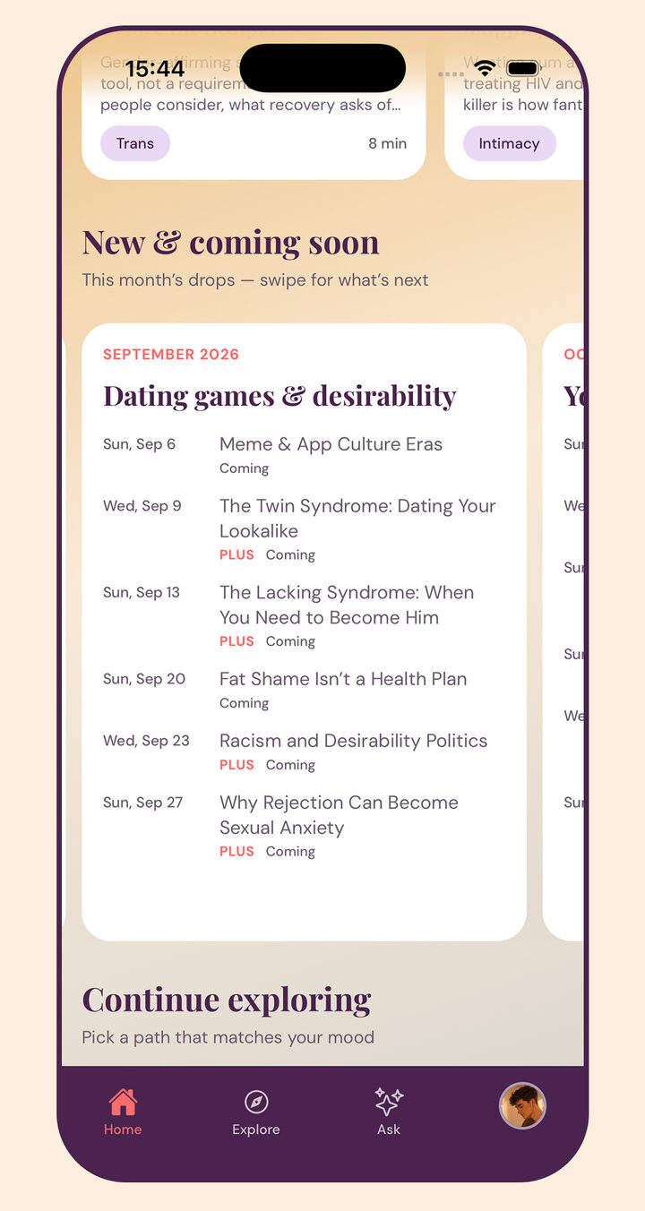 Actualizaciones mensuales de artículos — Cada mes, artículos temáticos sobre la vida gay — para que la app se sienta viva.